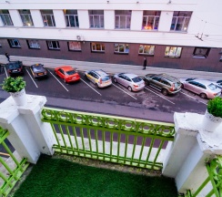 Апартаменты с балконом и с видом на город в Апарт-Отель около ЖД Вокзала