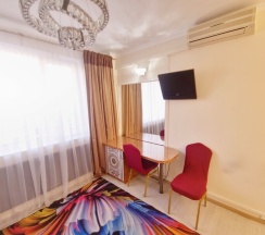 Номер 5 ***** звезд одно - двухместный с зоной отдыха Deluxe .(Двуспальная King Size кровать.Мини бассейн SPA) в Строгино-экспо
