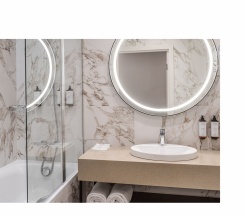 Номер Suite Deluxe SPA, с 2 санузлами - с 2 двуспальными кроватями в Arthurs SPA Hotel by Mercure