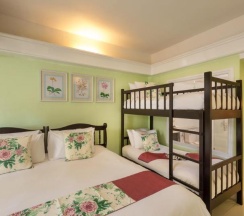 Номер Deluxe Terrace Fun семейный с балконом в Thavorn Palm Beach Resort Phuket