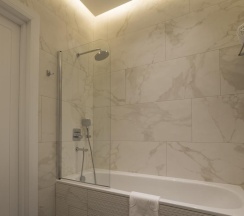 Улучшенный люкс с кроватью размера "king-size" в ITALYANSKAYA 29 Hotel