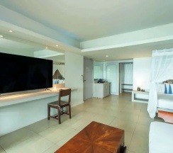 Двухместный люкс двуспальная кровать в Отель Zenmaya Oceanfront Phuket, Trademark Collection by Wyndham