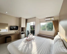 Двухместный номер Standard с балконом двуспальная кровать в La Vista Patong Hotel