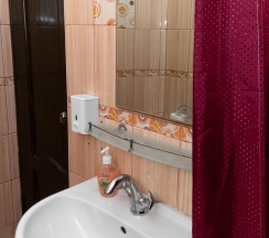 Комната стандарт с 2 односпальными и 1 двуспальной кроватью в Якорь