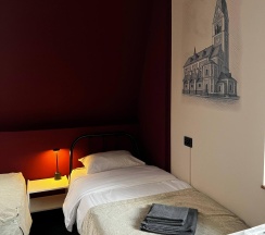 Кровать в 3-местном общем женском номере в Прусс