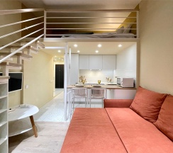 Двухуровневая студия на мансарде с джакузи в ЖК "UP-квартал Пушкинский". Близость к НИИ Турнера в Rauktis apartments