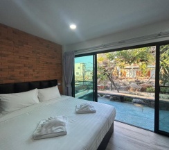 Двухместный номер Standard с видом на сад двуспальная кровать в Uthaithani Resort