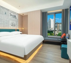 Двухместный номер Superior с видом на город (двуспальная кровать) в Lan Wan International Hotel