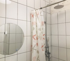 Уютный номер в стиле лофт в Neptunea