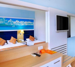 Двухместный семейный номер Standard двуспальная кровать в Club Aqua Plaza