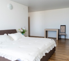 Двухуровневый номер на 6-7 человек с видом на море (корпус Б) в Оптимист