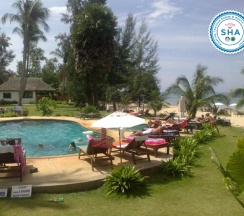 Двухместное бунгало с видом на сад двуспальная кровать в Good Days Lanta Beach Resort