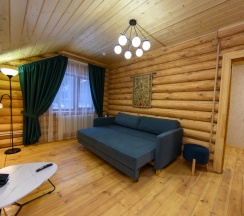 Номер в избе с 3 комнатами с балконом и с красивым видом из окна в Вкс