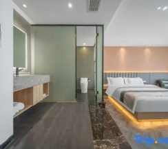 Двухместный номер Privilege (двуспальная кровать) в Chino Town at Yaowarat Phuket