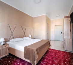 Полулюкс 2-х комнатный в Лабиринт