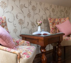 Двухместный люкс мансарда №5 с 2 комнатами с красивым видом из окна двуспальная кровать в Лель