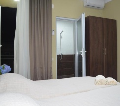 Двухместный номер Standard с балконом 2 отдельные кровати в Guest House Madonna