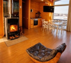 Дом на Острове с камином и сауной. Вмещает до 6-ти гостей. в Шведские дачи