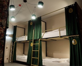 Кровать в мужском общем 8-местном номере в Guten Duck