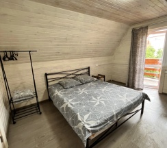 Шестиместные апартаменты с 3 комнатами с балконом в Якорь