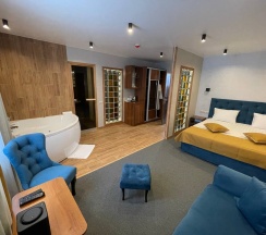 Семейный двухкомнатный номер с джакузи и сауной в Loft Boutique Hotel