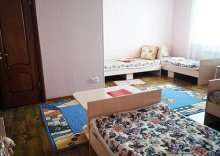 Кровать в 6-местном общем номере в Расул