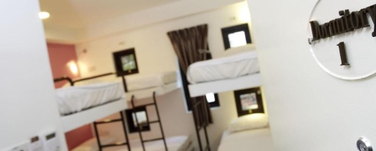 Кровать в общем номере в Hotel Paloma Inn
