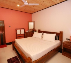 Двухместный номер Deluxe с балконом двуспальная кровать в Eco Hotel Black & White - Anuradhapura