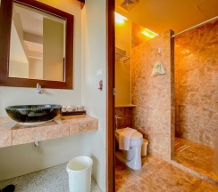 Двухместный семейный номер Deluxe с видом на горы в Sino House Phuket Hotel