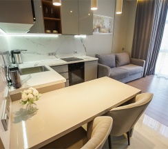 Люкс с отдельной спальней и видом на горы в The white residence