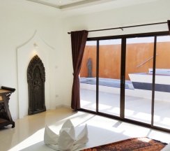 Вилла с балконом в Вилла Hideland - The Luxurious Tropical Villa - Pattaya Jomtien