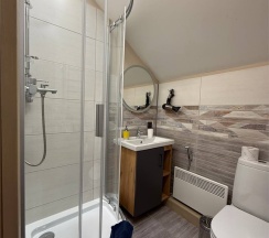 Цветные дома в Времена Года