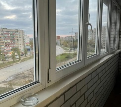 Двухместные апартаменты c 1 комнатой с балконом и с видом на город (двуспальная кровать) в Апартаменты Рядом с Трассой