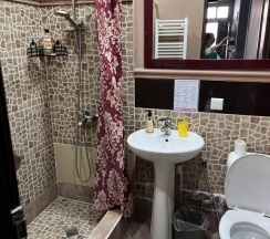 Апартаменты с 2 комнатами с красивым видом из окна в Гостевой дом TbilHome Guest