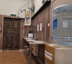 Верхняя кровать в 8-местном мужском номере (общие удобства) №1 в У путепровода