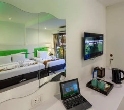 Двухместный номер Deluxe (двуспальная кровать) в Armoni Patong Beach Hotel