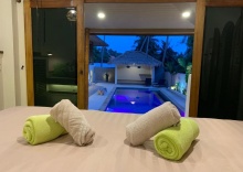 Вилла в Baan Bai Mai, 2 villas, 8 bedrooms for 16 guests