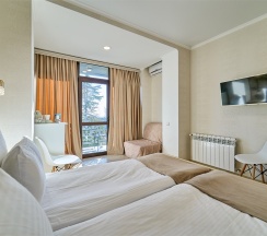 Комфорт Панорамный с балконом и видом на город,  2-х местный с дополнительным местом в Амбассадор