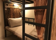 Кровать в общем номере (женский номер) в B&B Hostel at Jomtien