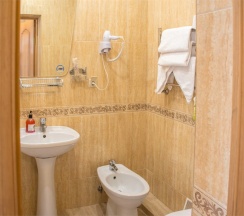 Апартаменты с 3 комнатами с балконом и с видом на горы в Энергетик