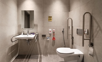 Делюкс для людей с ограниченными возможностями с одной большой кроватью в Cosmos Selection Moscow Arbat