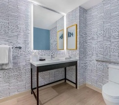 Номер Standard в Cambria Hotel Austin Downtown