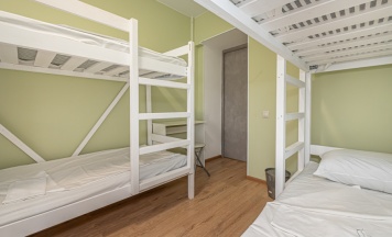 Место в шестиместном номере с общим сан узлом (Мужской) в Vavilov hostel