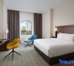 Двухместный номер Superior с видом на город двуспальная кровать в Отель Courtyard by Marriott Baku