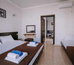 Люкс с 2 спальнями (первая комната проходная) в Космос