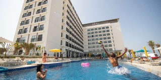 Дубай: Отель Rove La Mer Beach Jumeirah