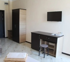 Трёхместный номер Standard с балконом и с красивым видом из окна в АлМар