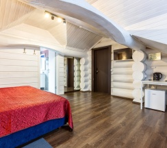 3. Улучшеный номер с двуспальной кроватью и диваном в Усадьба Маанселька