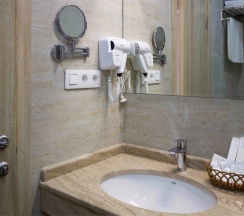 FAMILY JUNIOR SUITE PLUS с боковым видом на море в Эмеральдика