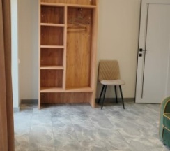 Трехместный номер с выходом во двор в Amina